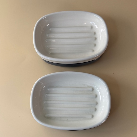 White Ceramic Soap Dishes - Picture 1 of 7